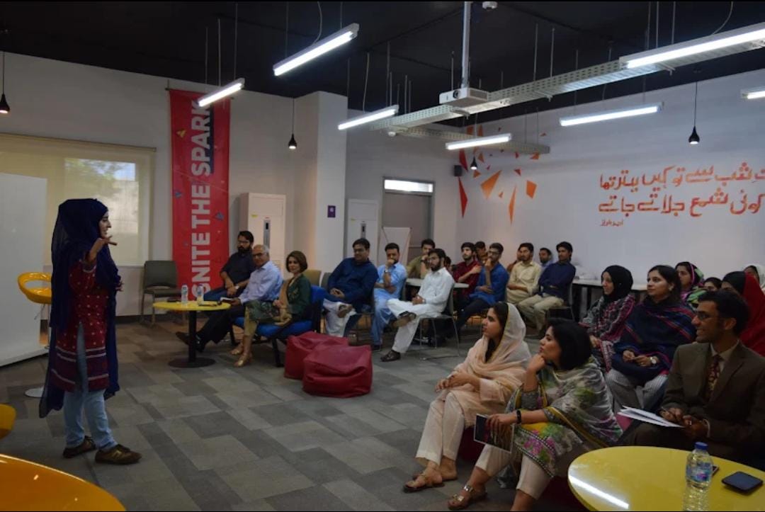 A Daastan author reading to a full room.